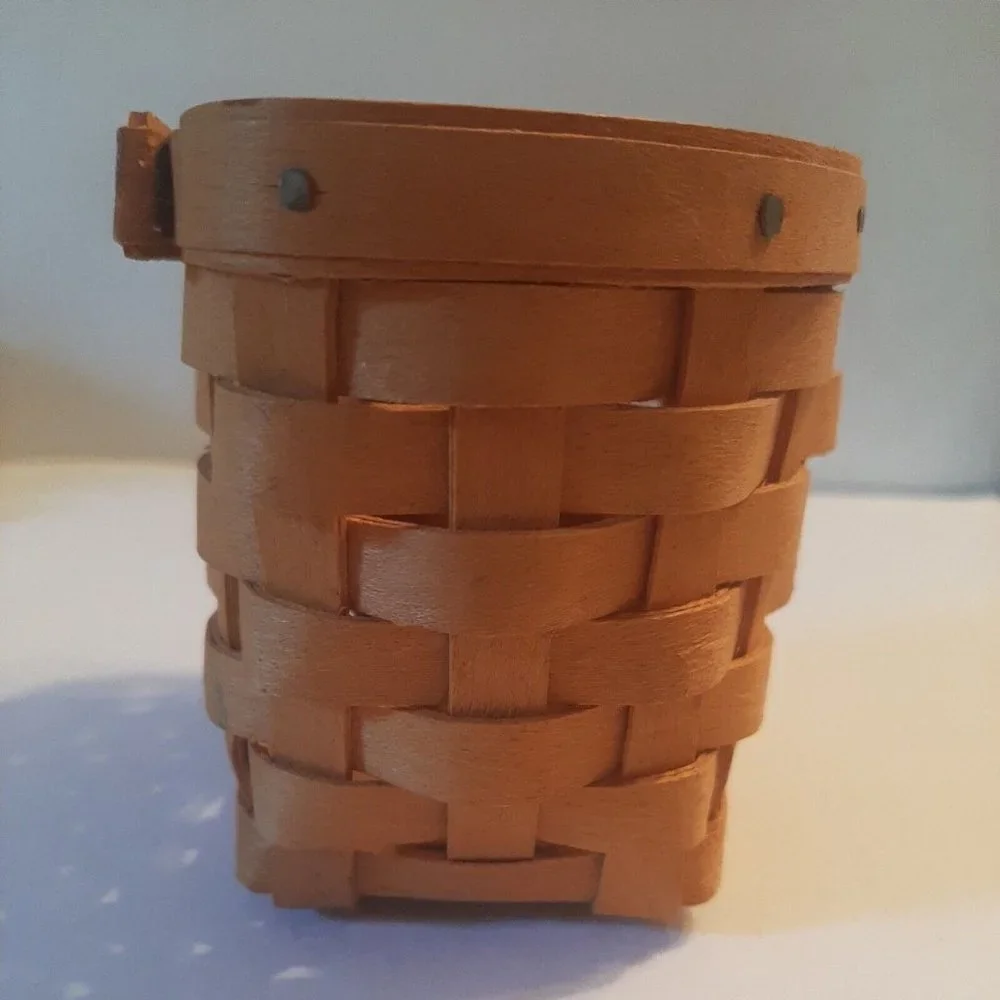 Longaberger Small Wall Pocket Basket 1999? Handwoven 3.5 Inches tall